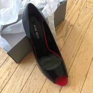 NEW Nine West Lia Tris Black Leather w/Red Bottoms